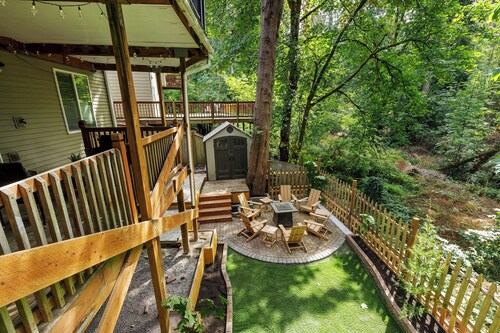 Spacious Mt Hood Skiing Retreat - Pet-Friendly - Forest, Deck, Near Portland
