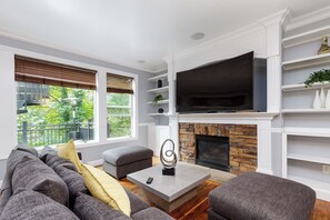TV, fireplace