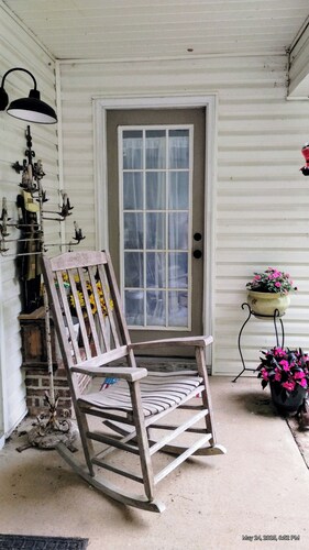 Charming 1 BR Lake Access Apartment in delightful Ashville