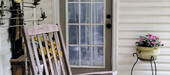 Charming 1 BR Lake Access Apartment in delightful Ashville