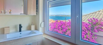 Impresionante apartamento en Tkon con vistas al mar.