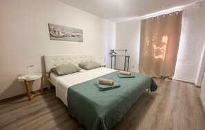 4 Schlafzimmer, Bügeleisen/Bügelbrett, Reisekinderbett, kostenloses WLAN