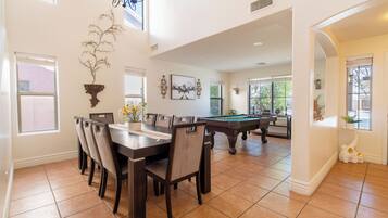 Luxury House, 5 Bedrooms, Private Pool, Pool View | Dining room