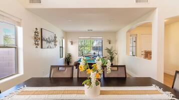 Luxury House, 5 Bedrooms, Private Pool, Pool View | Dining room