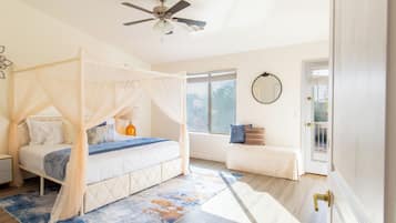 Rumah Mewah, 5 kamar tidur, kolam renang pribadi, pemandangan kolam renang | Seprai antialergi, setrika/meja setrika, dan tempat tidur bayi