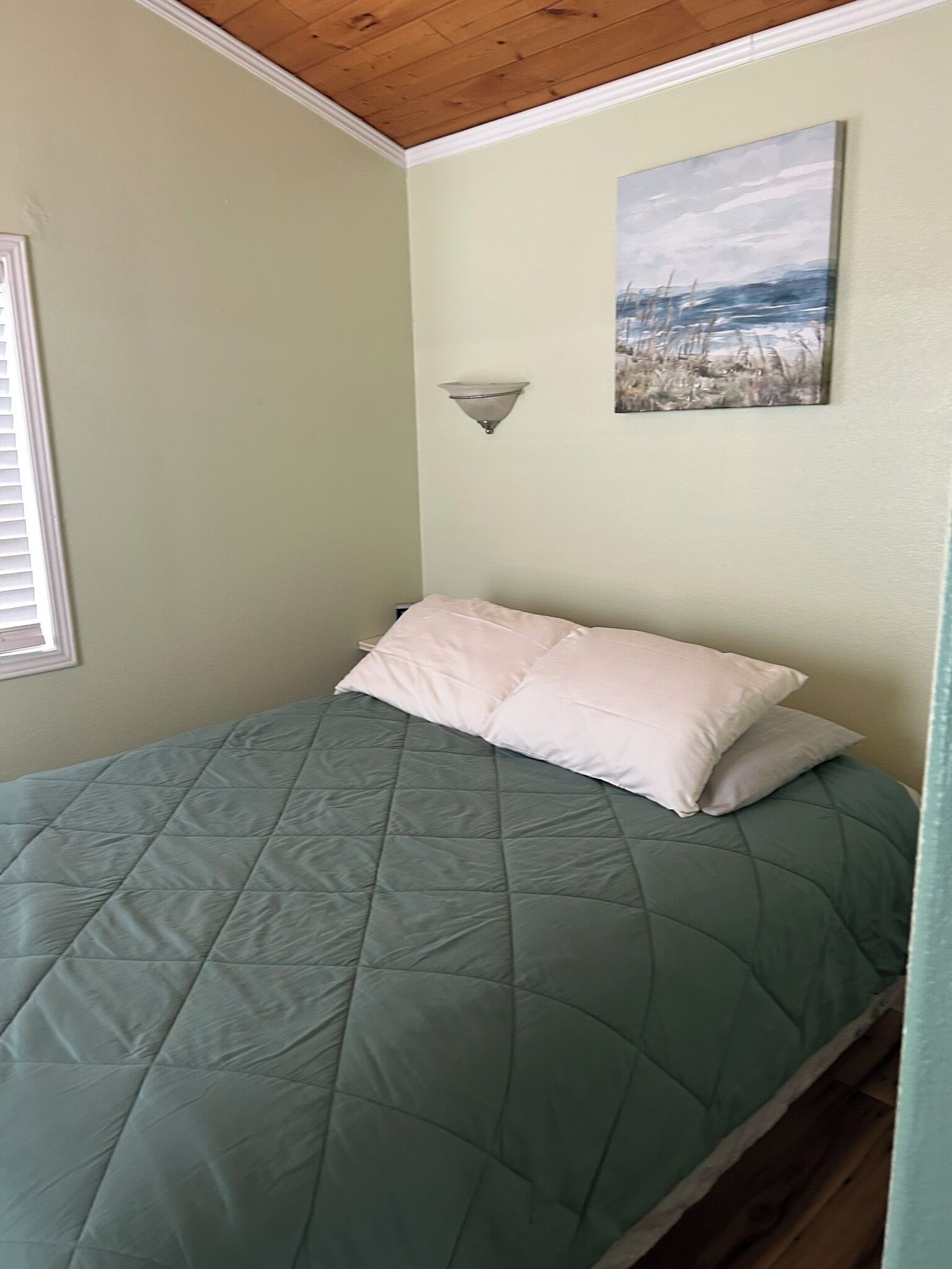 WiFi (free), bed sheets
