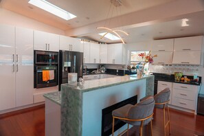 Mikrowelle, Ofen, Herdplatte, Geschirrspüler