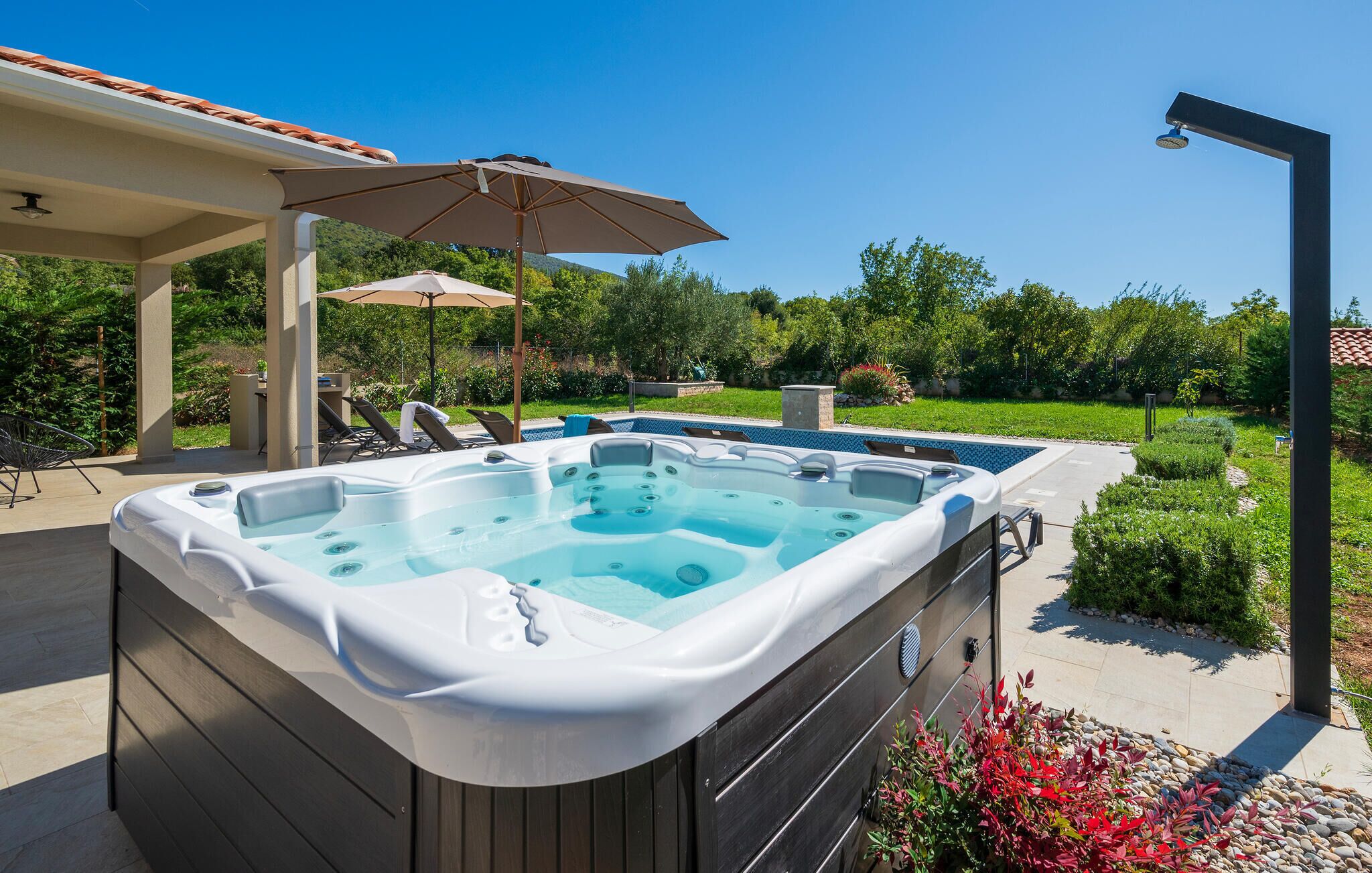 Outdoor spa tub