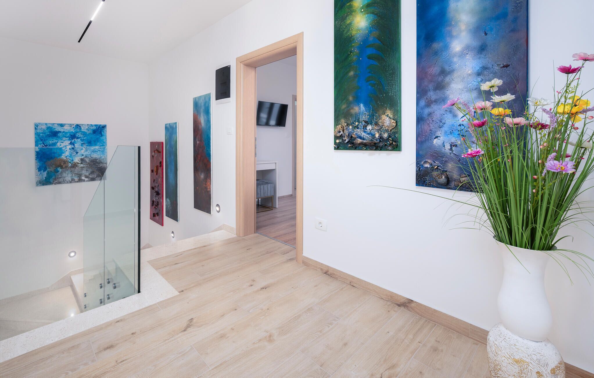 المنشأة من الداخل