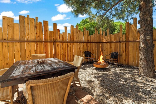 2 Bedroom, full kitchen, private fenced patio with shared laundry and sauna on site.