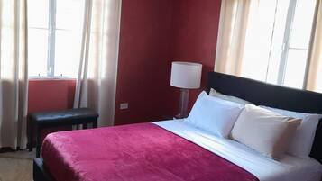 4 bedrooms, iron/ironing board, WiFi, bed sheets