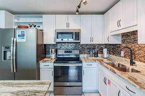 Condo, Multiple Beds, Balcony (Wharftown Retreat) | Private kitchen