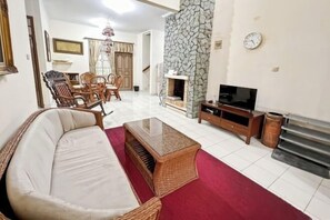 Living area - Large Villa Ciater 3BR near Sariater (Ciater)