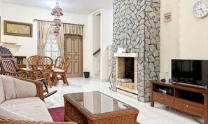 Living area - Large Villa Ciater 3BR near Sariater (Ciater)
