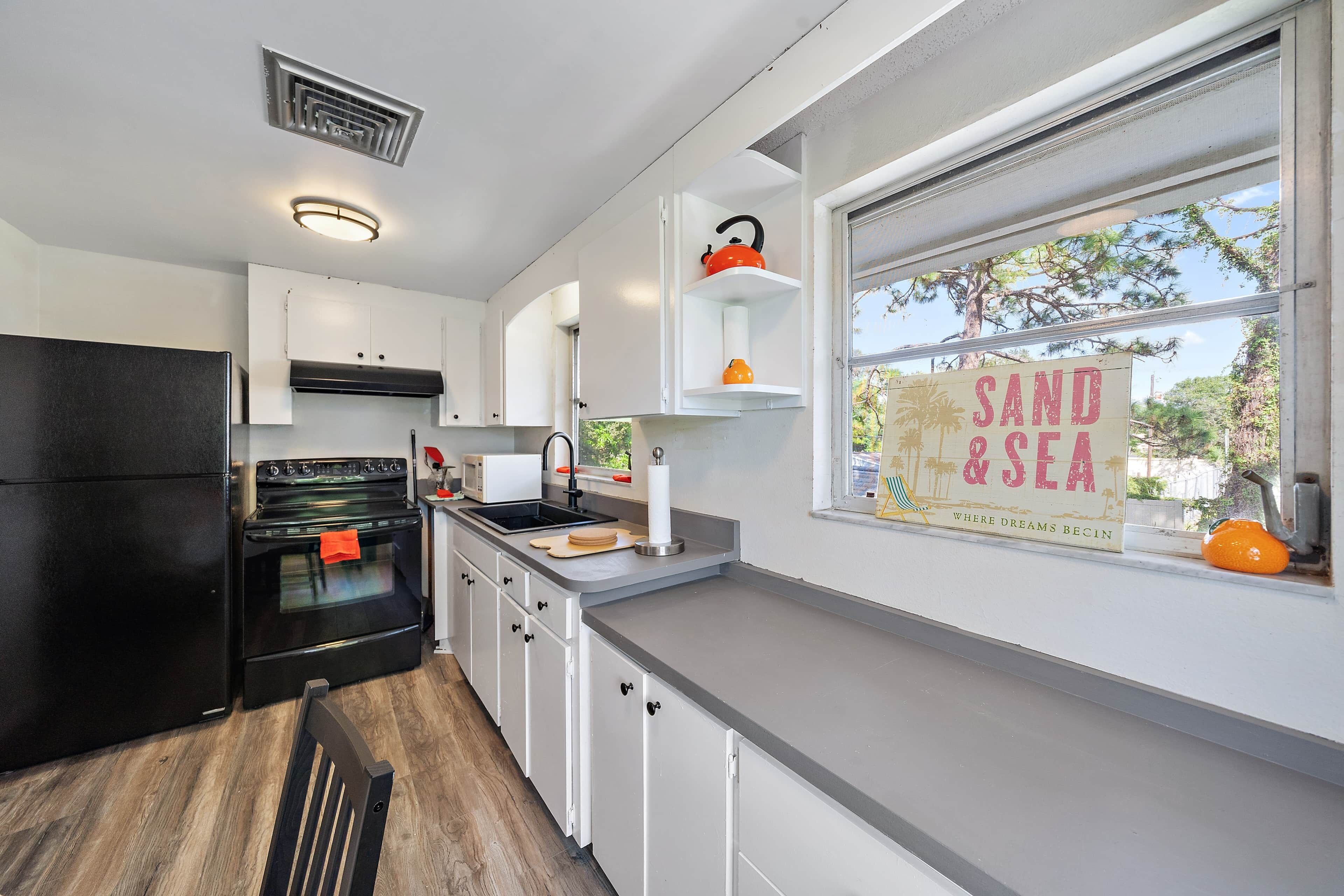 Een magnetron, een oven, een kookplaat