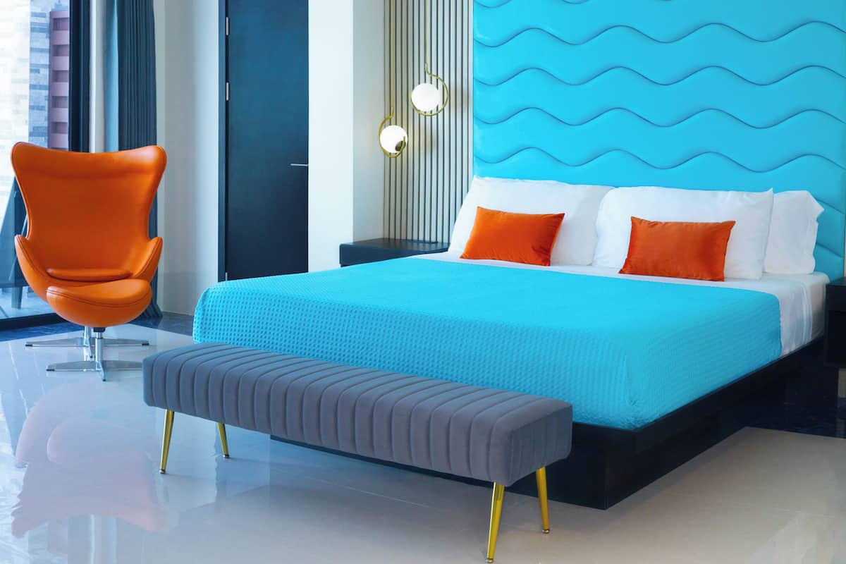Deluxe King | In-room safe, desk, laptop workspace, iron/ironing board