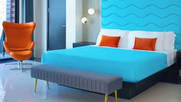 セーフティボックス (室内)、デスク、ノートパソコン用作業スペース、アイロン / アイロン台