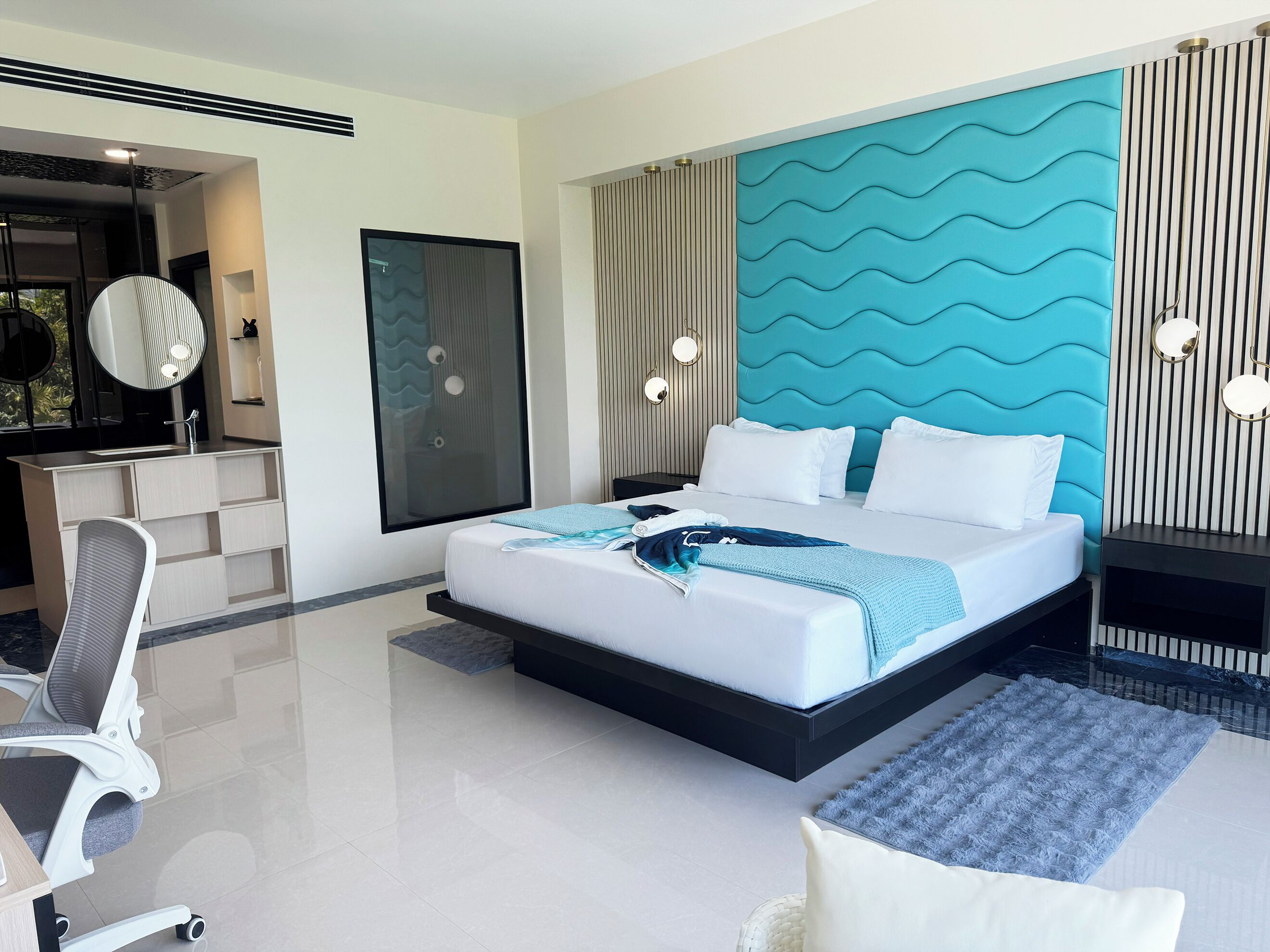 Standard Single Room, Non Smoking | In-room safe, desk, laptop workspace, iron/ironing board