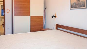 1 bedroom, iron/ironing board, free WiFi