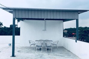 Outdoor dining - LunaStay (Shared Common Area) (Sungai Seluang)