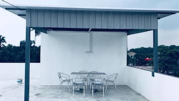 Tempat makan luar