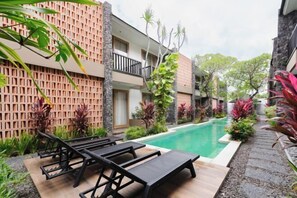 Outdoor pool - Sans Vibes Astana Residence Seminyak (Bali)