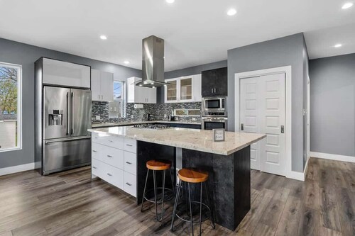 Downtown Huston Luxury Home Sleeps 12