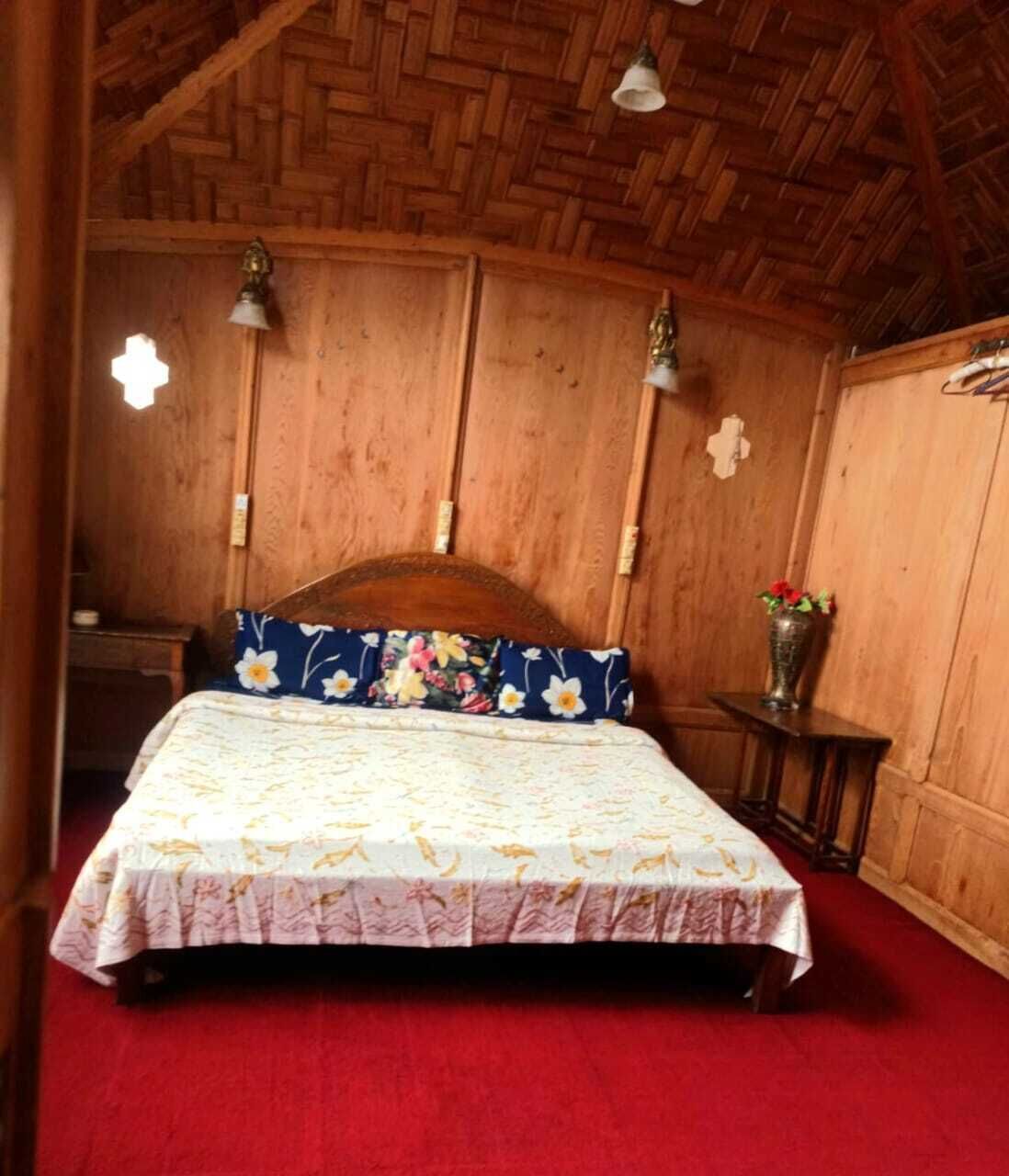 Kamar Double, kamar mandi pribadi, pemandangan danau | Meja kerja, ruang kerja ramah laptop, dan setrika/meja setrika