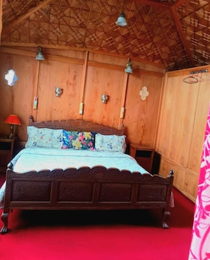 Double Room, Private Bathroom, Lake View | Desk, laptop workspace, iron/ironing board, free WiFi
