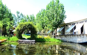 المنشأة من الخارج