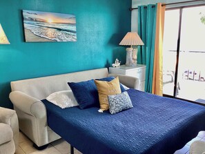 Appartement, meerdere bedden, balkon, uitzicht op oceaan (Blue Bliss Beachfront) | 2 slaapkamers, individueel gedecoreerd, individueel gemeubileerd