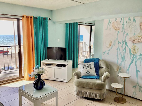 公寓式客房, 多张床, 阳台, 海洋景观 (Blue Bliss Beachfront) | 起居区