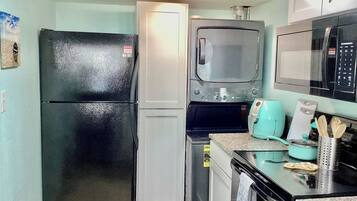 公寓式客房, 多张床, 阳台, 海洋景观 (Blue Bliss Beachfront) | 私人厨房