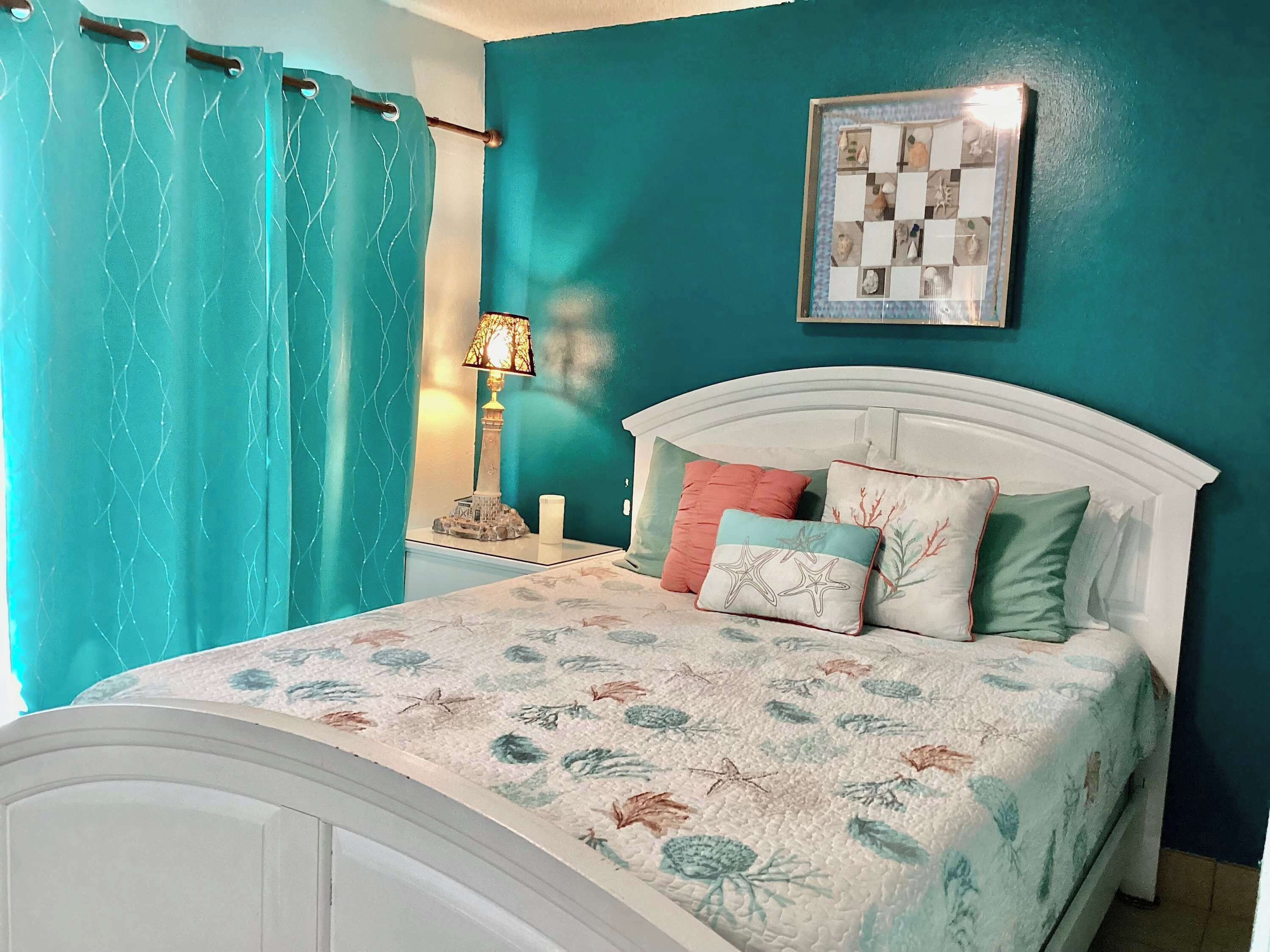 Condo, várias camas, sacada, vista para o oceano (Blue Bliss Beachfront) | 2 quartos, individualmente decorados, individualmente mobiliados