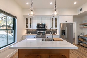 Micro-ondes, four, plaque de cuisson, lave-vaisselle