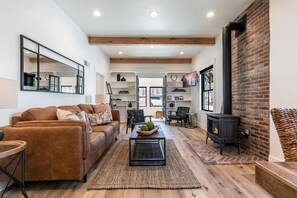 Télévision, cheminée