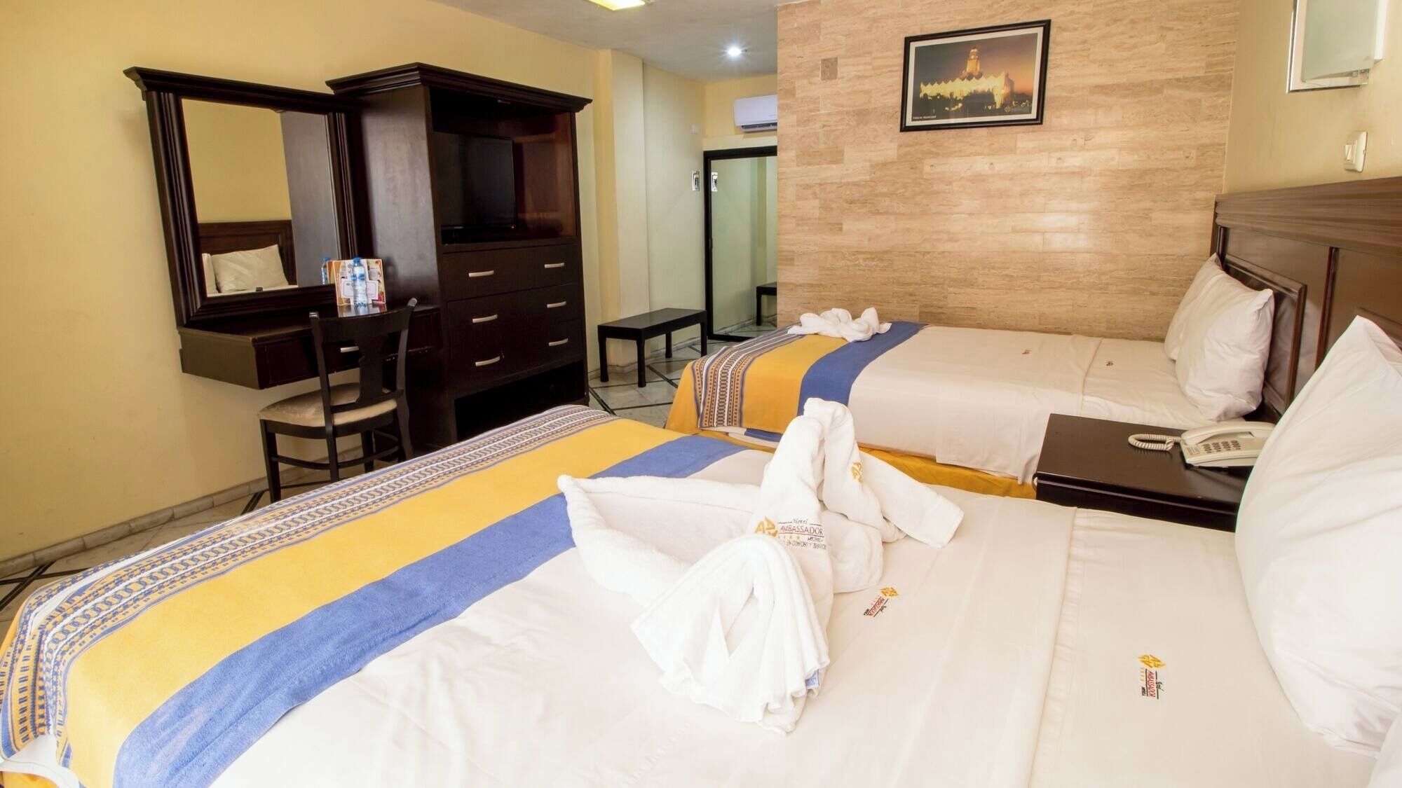 2 室のベッドルーム、WiFi (無料)、ベッドシーツ