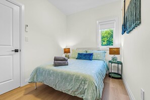 1 dormitorio, tabla de planchar con plancha, Internet y ropa de cama