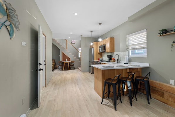 Refrigerador, microondas, horno, placa de cocina