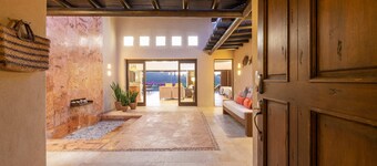 Gated Oceanview Villa: Private Beach 2 Min Walk, Family-Friendly, Pool & Jacuzzi