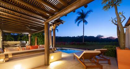 Gated Oceanview Villa: Private Beach 2 Min Walk, Family-Friendly, Pool & Jacuzzi