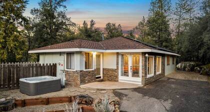 Yosemite Stars * Hot Tub*2 Decks*Creek view*Arcade