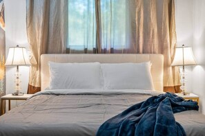 4 bedrooms, in-room safe, desk, iron/ironing board