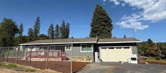 Yosemite Fun * Pickleball, Pool, Hot tub, Gameroom