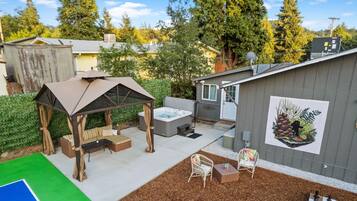 Tina de hidromasaje al aire libre