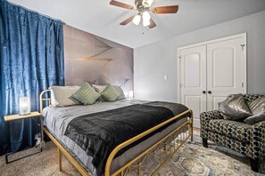 4 bedrooms, iron/ironing board, WiFi, bed sheets