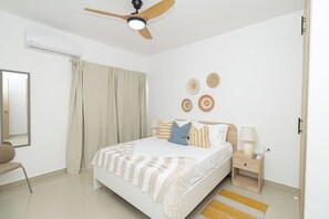 2 camere, una scrivania, ferro/asse da stiro, culla da viaggio