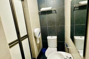 Room - Grand Far East Hotel (Masai)