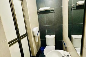 Room - Grand Far East Hotel (Masai)