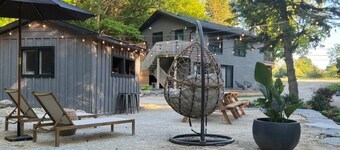 Evergreen Escape - 3 Acres, 2 Houses, 16 People